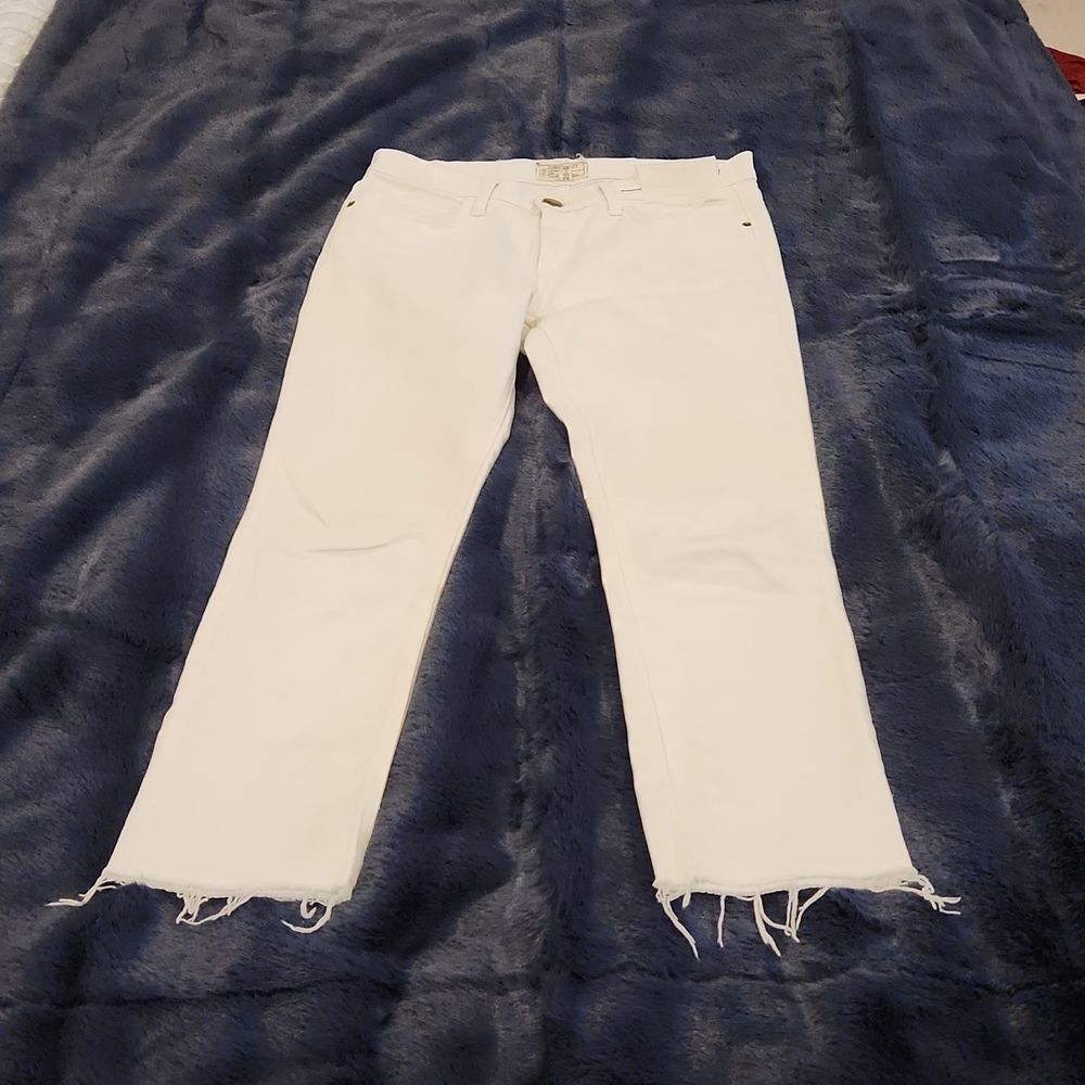 White Current Elliott frayed hem ankle jeans size 26!